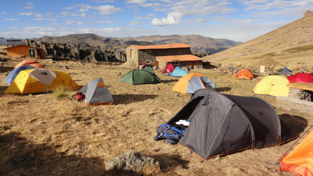 Refugio Hatunmachay lodge mountain