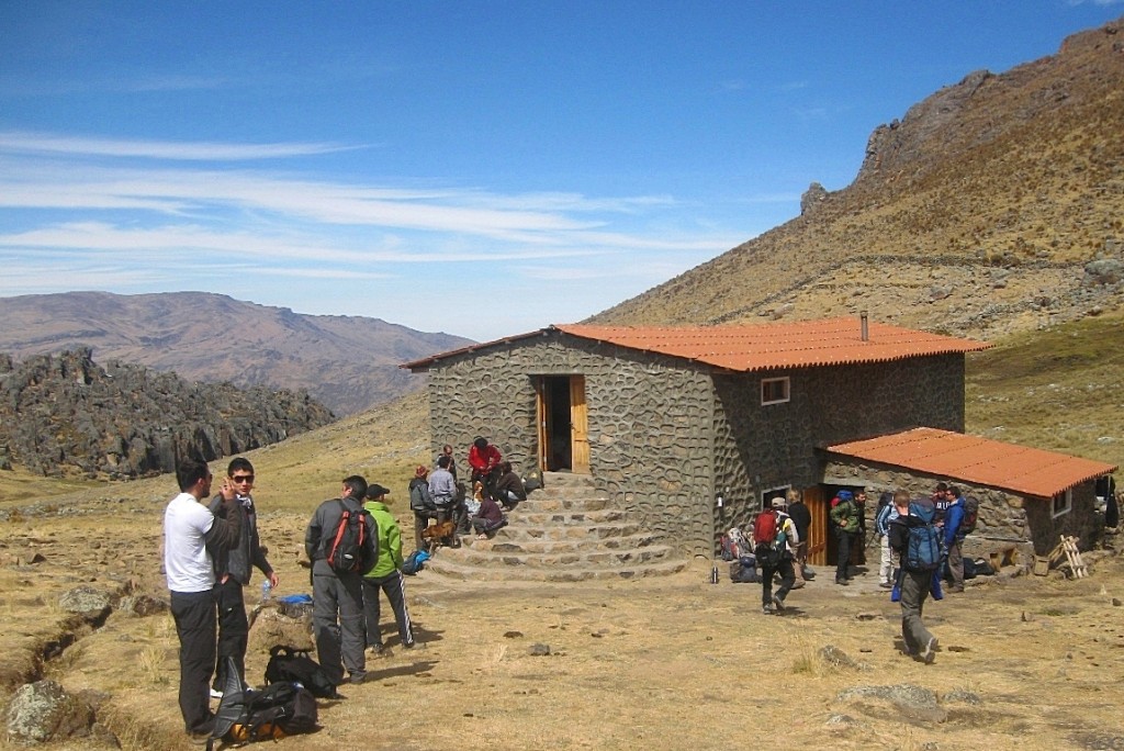 Refugio Hatunmachay lodge mountain