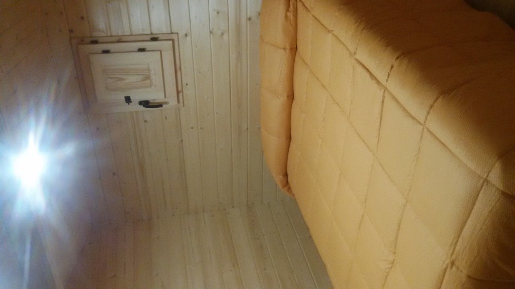 Big country house about 150 m2 and a wooden cabane about 35 m2 all equiped with saun, jacuzzi,pool, paellero and gamezone