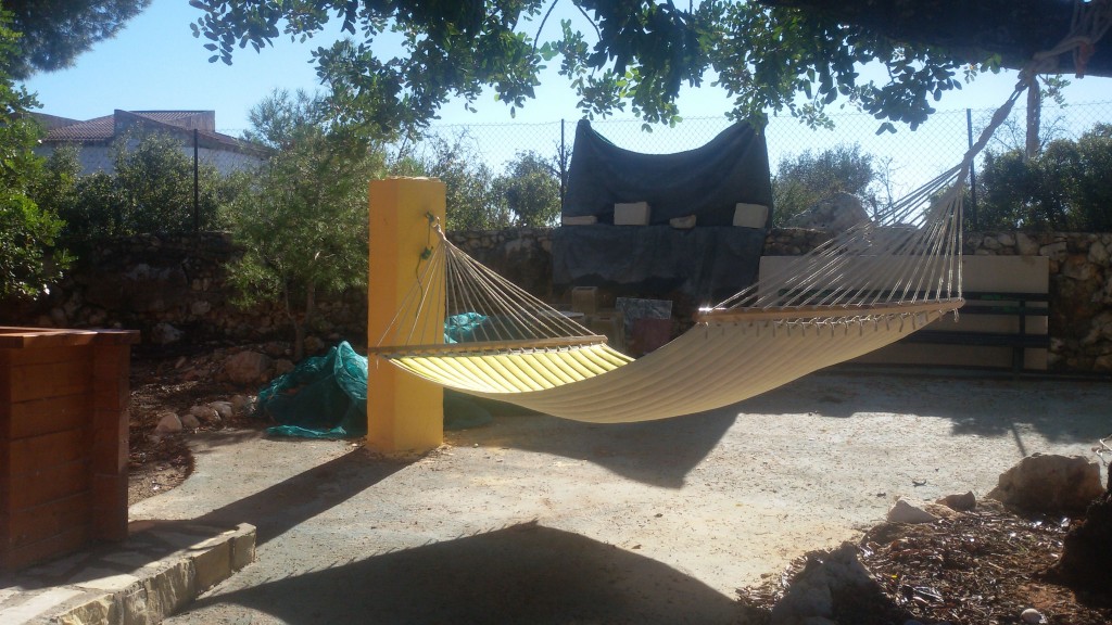 Big country house about 150 m2 and a wooden cabane about 35 m2 all equiped with saun, jacuzzi,pool, paellero and gamezone