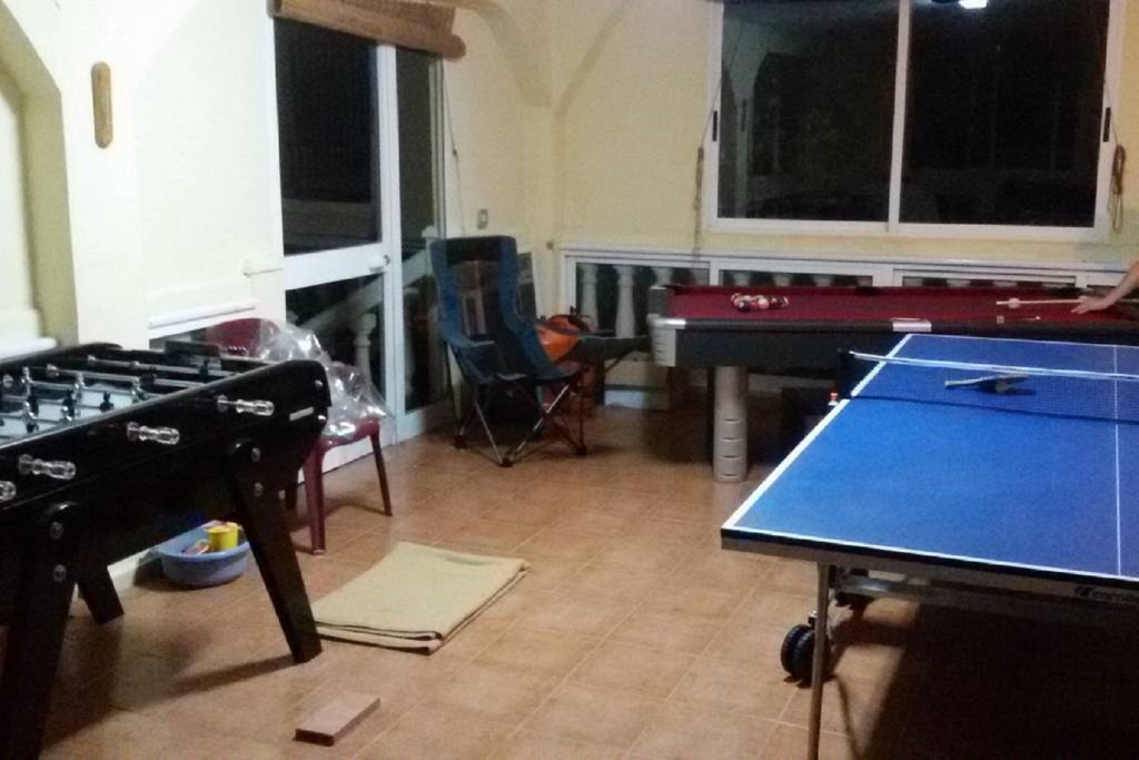 Big country house about 150 m2 and a wooden cabane about 35 m2 all equiped with saun, jacuzzi,pool, paellero and gamezone