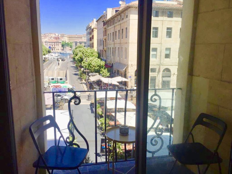 Join a volunteers community managing a non-profit Travellers’ place in Marseille!